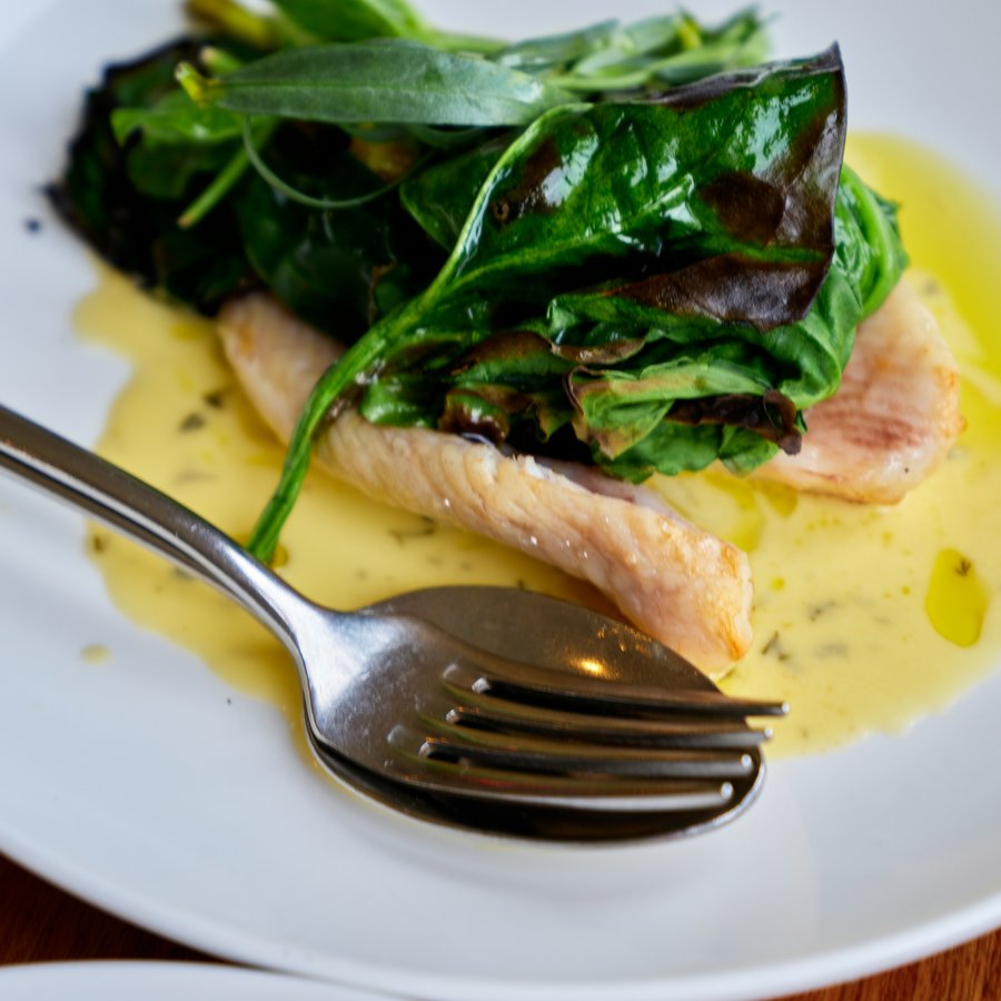 Trota al forno, polenta e bietole